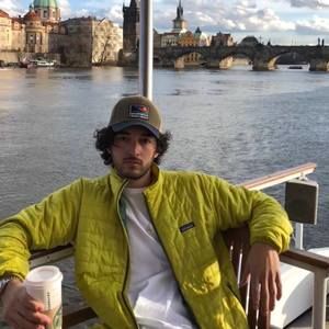 Meet your Posher, Sebastian